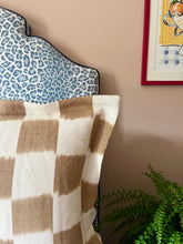 Load image into Gallery viewer, Toffee Checkerboard + Oxford Border