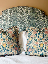 Load image into Gallery viewer, William Morris Bird and Rose + Matching Frill