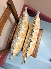 Load image into Gallery viewer, Yellow Leaf + Pale Blue Frill
